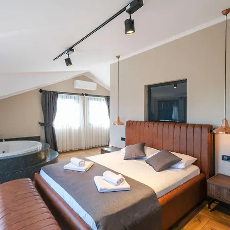 Villa Royal-2 *