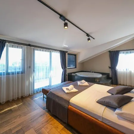 Villa Royal-2 *